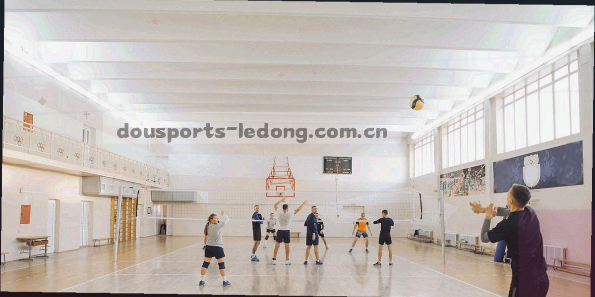 多块屏幕并排显示不同抽象图表的合成画面，冷调高对比，无文字